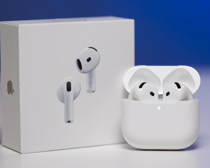 AirPods 4の使用イメージ